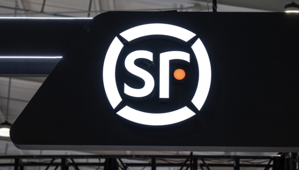 股票配资正规平台排名 78岁顺丰股东拟向女婿转让700万股，价值或超2.8亿